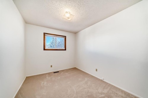 20 Cedardale Hill Sw, Calgary, AB - Indoor Photo Showing Other Room