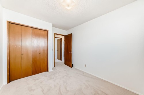 20 Cedardale Hill Sw, Calgary, AB - Indoor Photo Showing Other Room