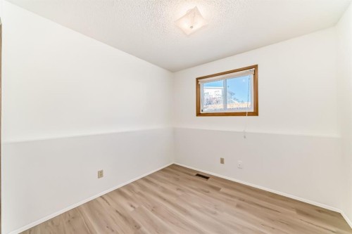 20 Cedardale Hill Sw, Calgary, AB - Indoor Photo Showing Other Room