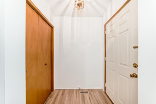 20 Cedardale Hill Sw, Calgary, AB - Indoor Photo Showing Other Room