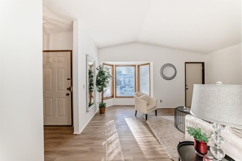 20 Cedardale Hill Sw, Calgary, AB - Indoor Photo Showing Other Room