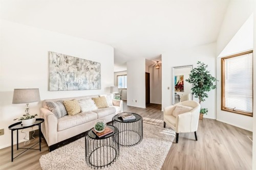 20 Cedardale Hill Sw, Calgary, AB - Indoor Photo Showing Living Room