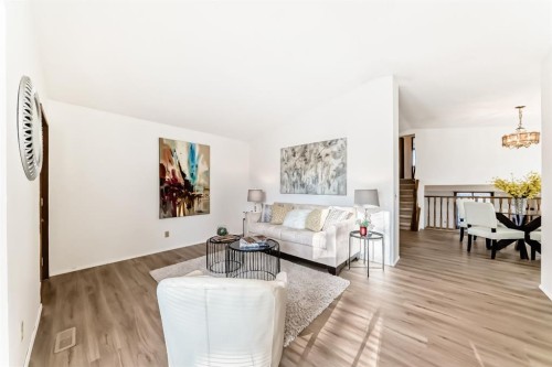20 Cedardale Hill Sw, Calgary, AB - Indoor Photo Showing Living Room