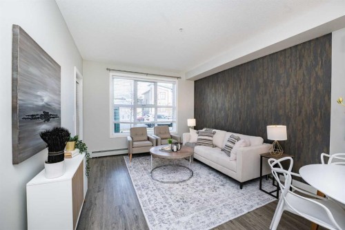 3122-95 Burma Star Road Sw, Calgary, AB - Indoor Photo Showing Living Room