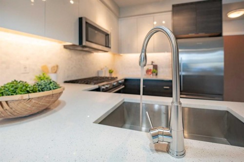 3122-95 Burma Star Road Sw, Calgary, AB - Indoor Photo Showing Kitchen With Stainless Steel Kitchen With Upgraded Kitchen
