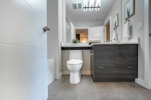 3122-95 Burma Star Road Sw, Calgary, AB - Indoor Photo Showing Bathroom