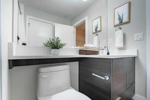 3122-95 Burma Star Road Sw, Calgary, AB - Indoor Photo Showing Bathroom