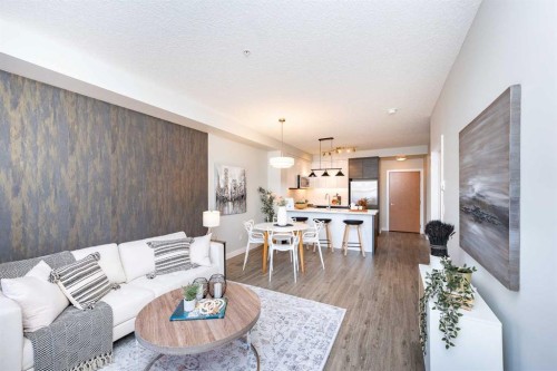 3122-95 Burma Star Road Sw, Calgary, AB - Indoor Photo Showing Living Room