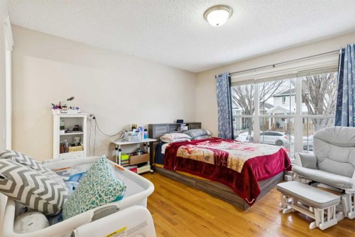 99 Inverness Park Se, Calgary, AB - Indoor Photo Showing Bedroom