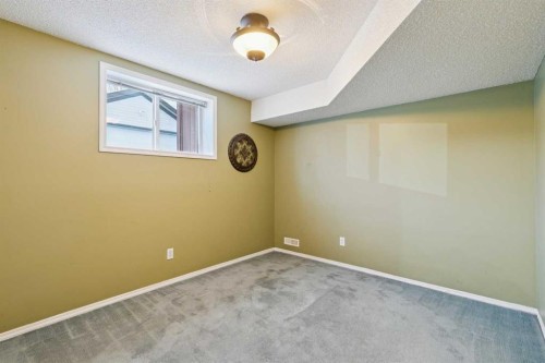 99 Inverness Park Se, Calgary, AB - Indoor Photo Showing Other Room