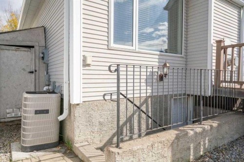 99 Inverness Park Se, Calgary, AB - Outdoor With Exterior