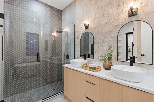 27 Glacier Drive Sw, Calgary, AB - Indoor Photo Showing Bathroom