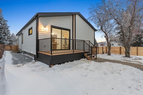27 Glacier Drive Sw, Calgary, AB - Outdoor With Exterior