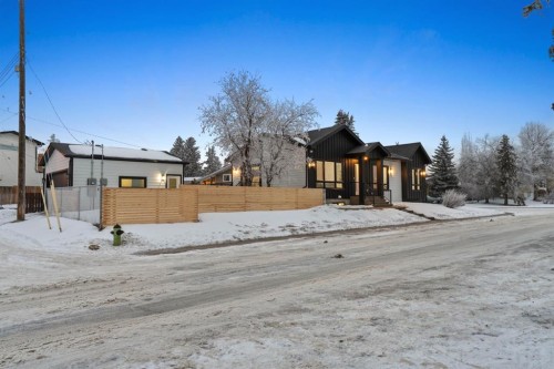 27 Glacier Drive Sw, Calgary, AB - Outdoor