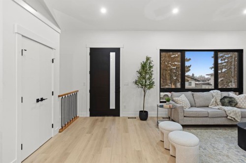 27 Glacier Drive Sw, Calgary, AB - Outdoor