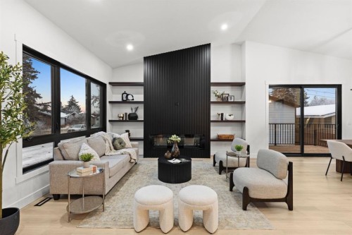 27 Glacier Drive Sw, Calgary, AB - Indoor Photo Showing Living Room
