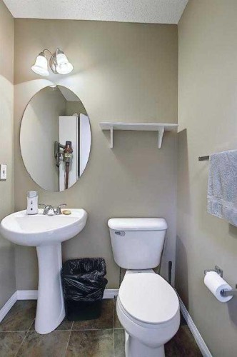 1 Prestwick Mount Se, Calgary, AB - Indoor Photo Showing Bathroom