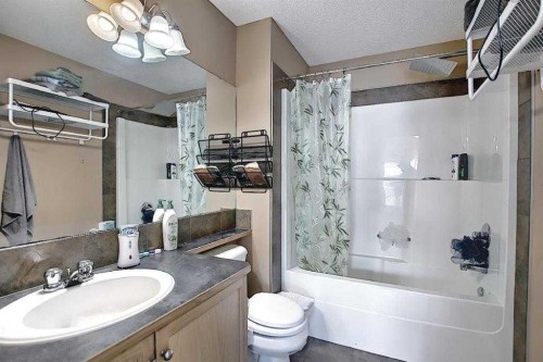 1 Prestwick Mount Se, Calgary, AB - Indoor Photo Showing Bathroom
