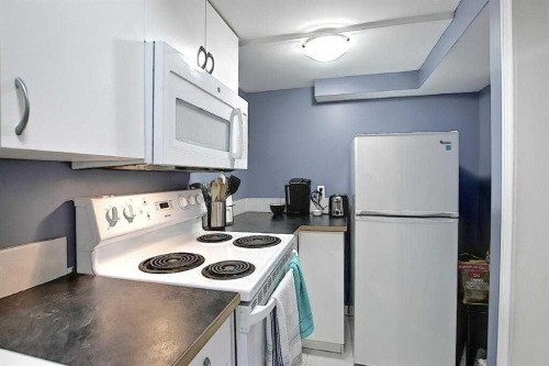 1 Prestwick Mount Se, Calgary, AB - Indoor Photo Showing Kitchen