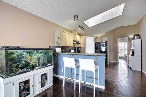 1 Prestwick Mount Se, Calgary, AB - Indoor Photo Showing Kitchen