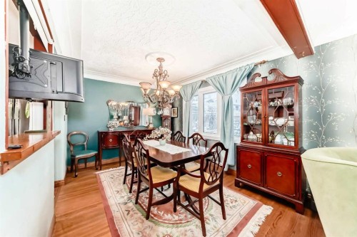 5923 Thorncliffe Drive Nw, Calgary, AB - Indoor Photo Showing Dining Room