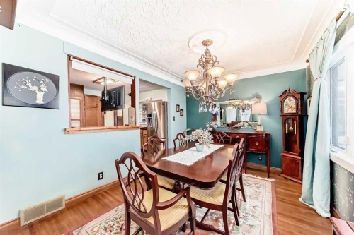 5923 Thorncliffe Drive Nw, Calgary, AB - Indoor Photo Showing Dining Room