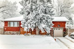 5923 Thorncliffe Drive NW Calgary, AB T2K 2Z9