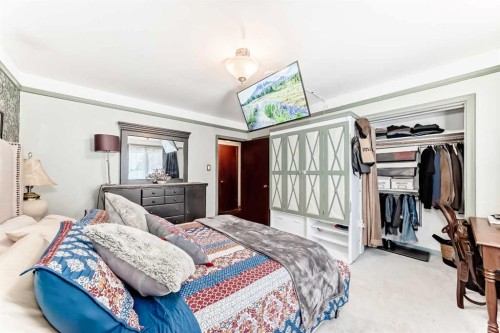 5923 Thorncliffe Drive Nw, Calgary, AB - Indoor Photo Showing Bedroom