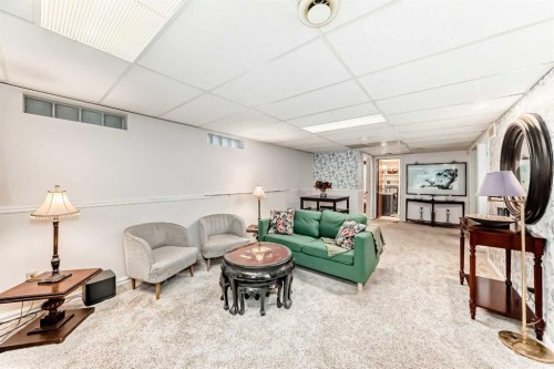 5923 Thorncliffe Drive Nw, Calgary, AB - Indoor