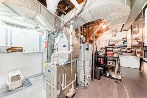 5923 Thorncliffe Drive Nw, Calgary, AB - Indoor Photo Showing Other Room