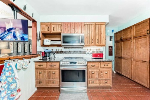 5923 Thorncliffe Drive Nw, Calgary, AB - Indoor Photo Showing Kitchen