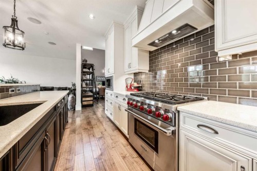 101 Rockford Road Nw, Calgary, AB - Indoor Photo Showing Kitchen With Upgraded Kitchen