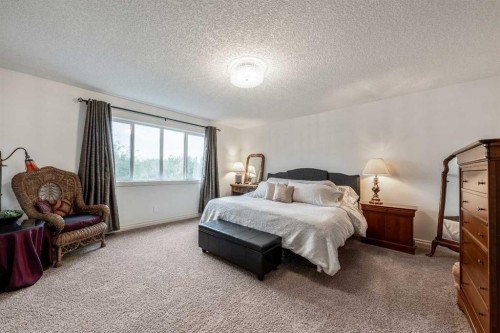 101 Rockford Road Nw, Calgary, AB - Indoor Photo Showing Bedroom