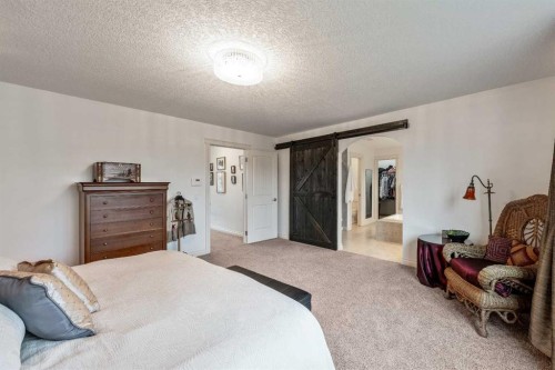 101 Rockford Road Nw, Calgary, AB - Indoor Photo Showing Bedroom