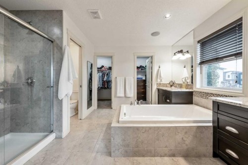101 Rockford Road Nw, Calgary, AB - Indoor Photo Showing Bathroom