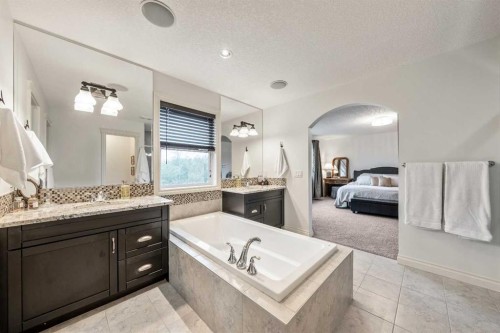 101 Rockford Road Nw, Calgary, AB - Indoor Photo Showing Bathroom