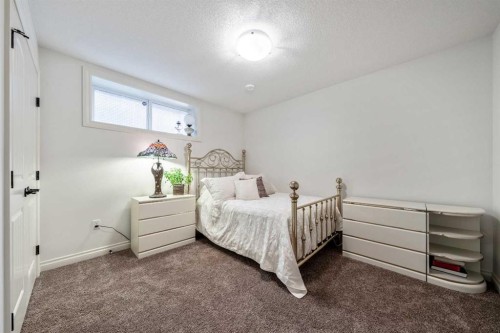 101 Rockford Road Nw, Calgary, AB - Indoor Photo Showing Bedroom