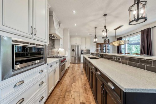 101 Rockford Road Nw, Calgary, AB - Indoor Photo Showing Kitchen With Upgraded Kitchen