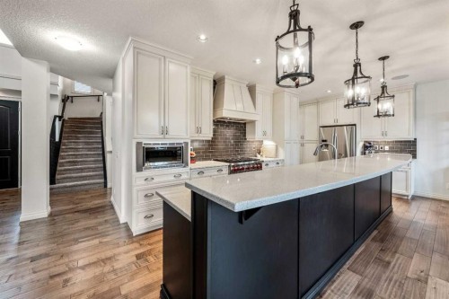 101 Rockford Road Nw, Calgary, AB - Indoor Photo Showing Kitchen With Upgraded Kitchen