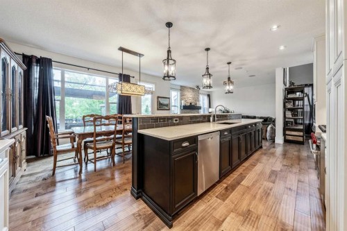 101 Rockford Road Nw, Calgary, AB - Indoor Photo Showing Kitchen With Upgraded Kitchen