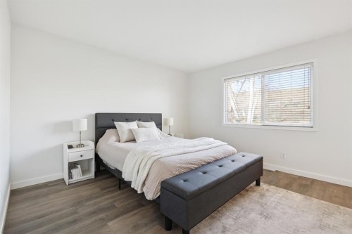 36 Riverview Drive, Cochrane, AB - Indoor Photo Showing Bedroom