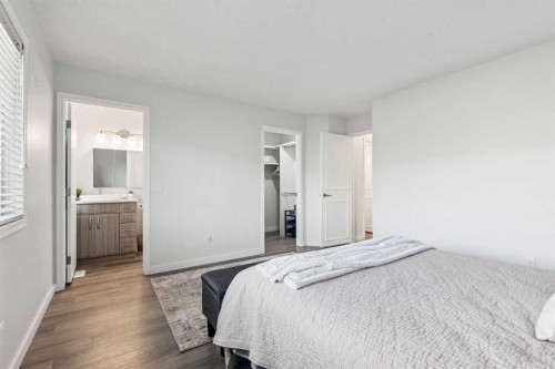 36 Riverview Drive, Cochrane, AB - Indoor Photo Showing Bedroom