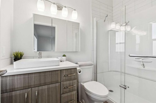 36 Riverview Drive, Cochrane, AB - Indoor Photo Showing Bathroom