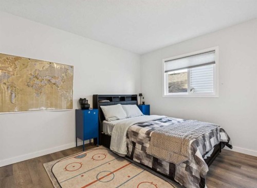 36 Riverview Drive, Cochrane, AB - Indoor Photo Showing Bedroom