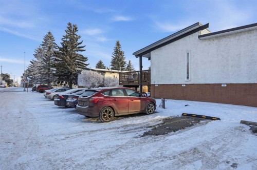 107 Pinemont Bay Ne, Calgary, AB - Outdoor