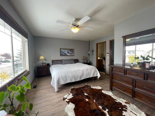 63 Glensummit Close, Cochrane, AB - Indoor Photo Showing Bedroom