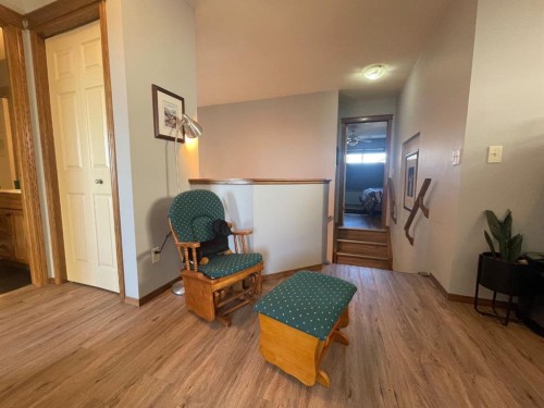 63 Glensummit Close, Cochrane, AB - Indoor Photo Showing Other Room