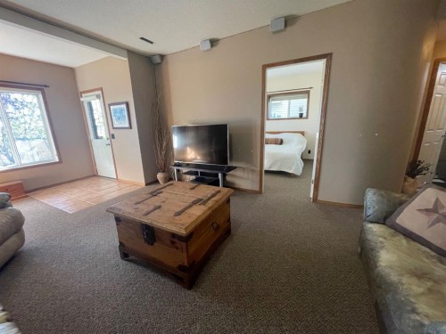63 Glensummit Close, Cochrane, AB - Indoor Photo Showing Living Room