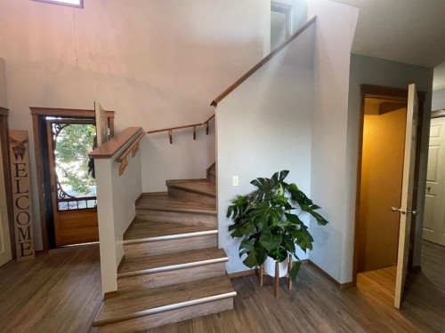 63 Glensummit Close, Cochrane, AB - Indoor Photo Showing Other Room