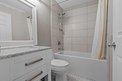 53 Citadel Mesa Close Nw, Calgary, AB - Indoor Photo Showing Bathroom